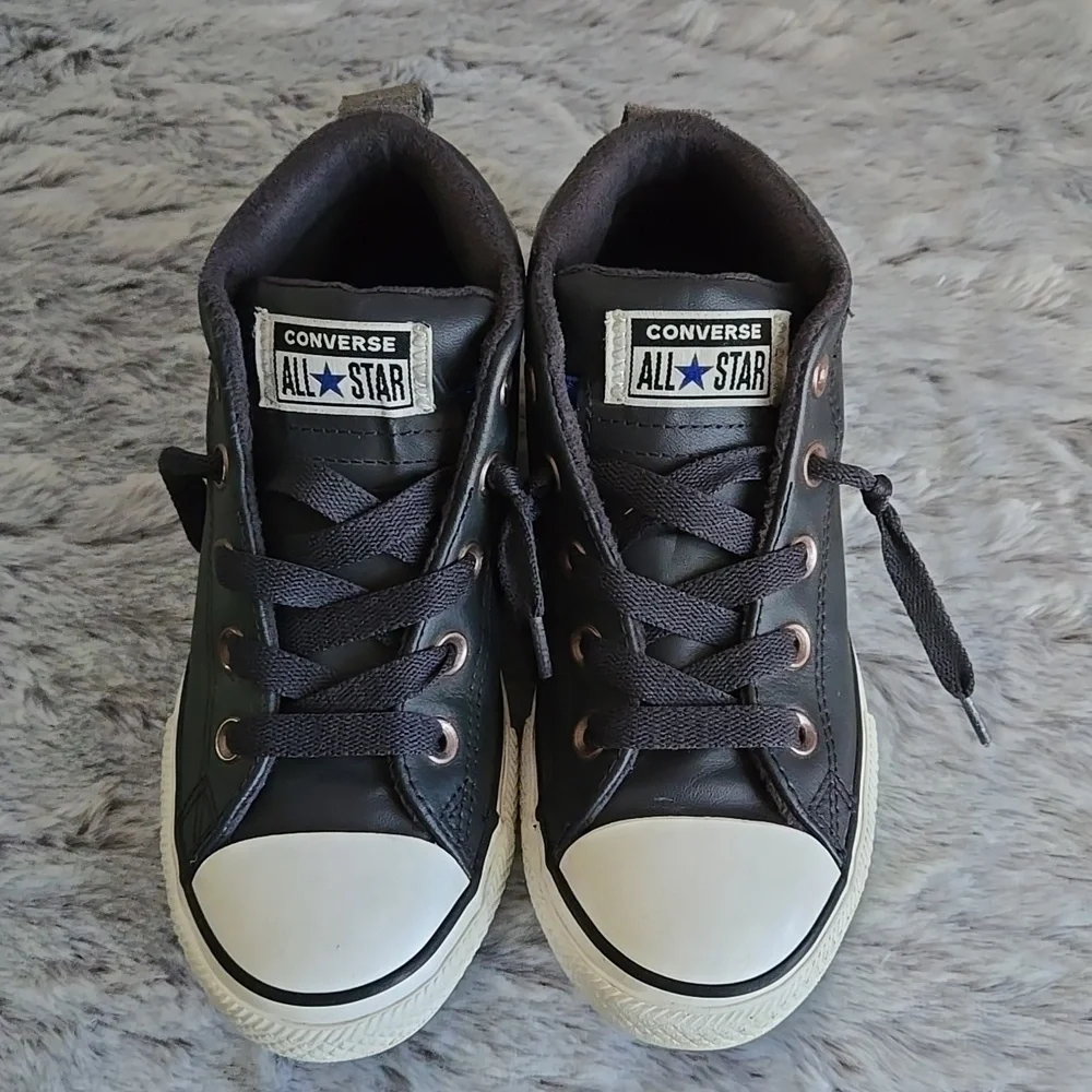 Converse Navy/White Leather Sneakers, Little Boys Size 2, Great Condition